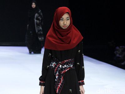 Semangat Hijrah, Baju Syari Mendominasi Bazaar Indonesia Fashion Week 2019