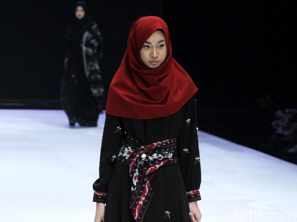 Semangat Hijrah, Baju Syari Mendominasi Bazaar Indonesia Fashion Week 2019