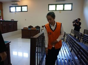 Ayu Ngeles Porotin Suami Keduanya hingga Miliaran Rupiah