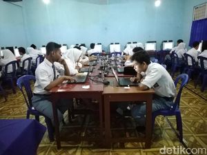 UNBK Tiga SMA Digabung, Siswa di Ciamis Ini Nginap di Sekolah