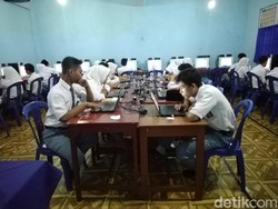 UNBK Tiga SMA Digabung, Siswa di Ciamis Ini Nginap di Sekolah