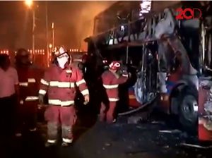 Bus Tingkat Terbakar, 20 Orang Tewas Terpanggang