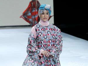 Foto: 15 Busana Muslim Terbaru Shafira yang Terinspirasi Masjid dari 5 Benua Foto: 15 Busana Muslim Terbaru Shafira yang Terinspirasi Masjid dari 5 Benua