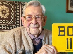 Bubur Oatmeal Jadi Santapan Panjang Umur Pria Tertua di Inggris Ini