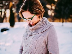 Kisah Viral Nenek 61 Tahun Melahirkan Cucunya Sendiri