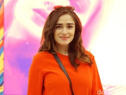 Nekatnya Yasmine Wildblood Naik Gunung Meski Curiga Sedang Hamil