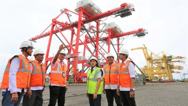 Pelindo 1 Datangkan 2 Crane dari Jepang
