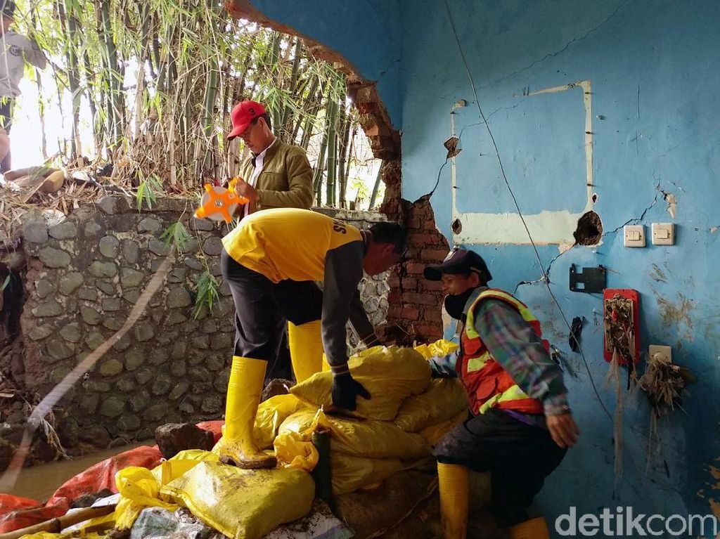 Pemkot Bandung Kirim Beras 1.300 Kg untuk Korban Banjir Ujungberung Pemkot Bandung Kirim Beras 1.300 Kg untuk Korban Banjir Ujungberung