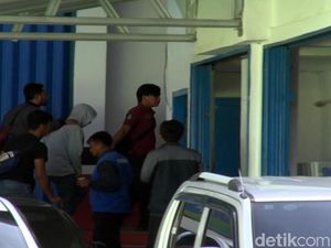 Dikawal Polisi, Tersangka Kasus Tembakau Gorilla Ikut UNBK SMA Dikawal Polisi, Tersangka Kasus Tembakau Gorilla Ikut UNBK SMA