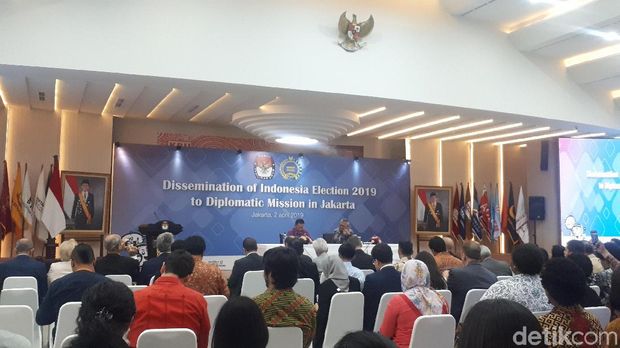  KPU melakukan sosialisasi Pemilu 2019 kepada perwakilan negara asing.
