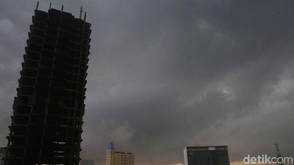 Awan Gelap Selimuti Jakarta