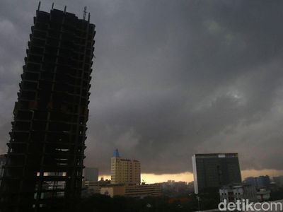 Awan Gelap Selimuti Jakarta