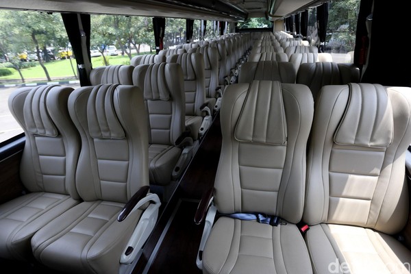 Kedua model bus Scania ini masuk dalam kategori bus Executive karena dilengkapi dengan berbagai fasilitas yang memberikan keamanan dan kenyamanan berstandar tinggi. Kedua model bus Scania ini masuk dalam kategori bus Executive karena dilengkapi dengan berbagai fasilitas yang memberikan keamanan dan kenyamanan berstandar tinggi.