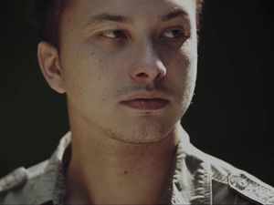 Pujian Netizen untuk Nicholas Saputra Saat Antre Vaksin Pujian Netizen untuk Nicholas Saputra Saat Antre Vaksin