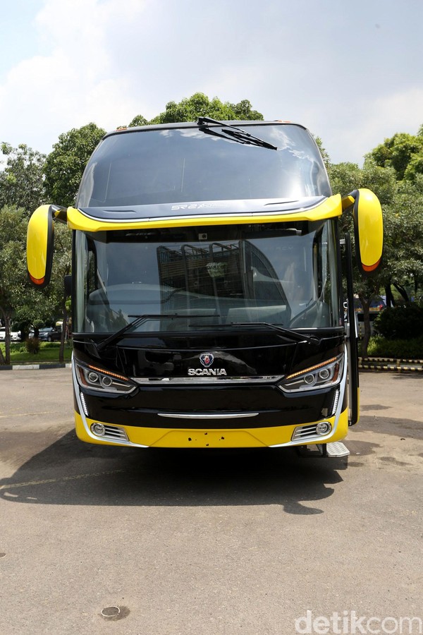 Direktur Sales PT United Tractors Tbk, Iman Nurwahyu menyebut bus ini dilengkapi dengan mesin berkapasitas besar dengan tenaga maksimum sebesar 360 HP dan 410 HP yang ramah lingkungan dan irit bahan bakar. Direktur Sales PT United Tractors Tbk, Iman Nurwahyu menyebut bus ini dilengkapi dengan mesin berkapasitas besar dengan tenaga maksimum sebesar 360 HP dan 410 HP yang ramah lingkungan dan irit bahan bakar.