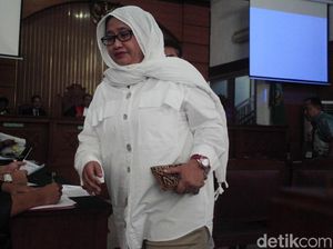 Nanik Deyang Kesal Tahu Ratna Sarumpaet Berbohong Nanik Deyang Kesal Tahu Ratna Sarumpaet Berbohong