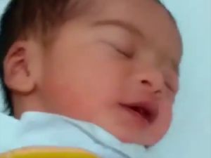 Wah! Istri Ke-3 Melahirkan, Ustaz Arifin Ilham Dikaruniai Anak ke-8 Wah! Istri Ke-3 Melahirkan, Ustaz Arifin Ilham Dikaruniai Anak ke-8