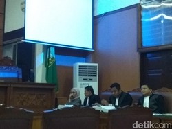 Diceritakan soal Fadli Zon, Ratna Sarumpaet Menangis di Persidangan