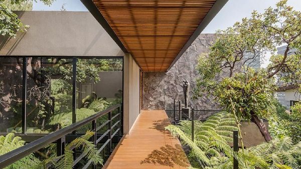 Coba Bedakan, Mana Bagian Luar dan Dalam Rumah ini?