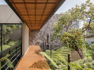 Coba Bedakan, Mana Bagian Luar dan Dalam Rumah ini?