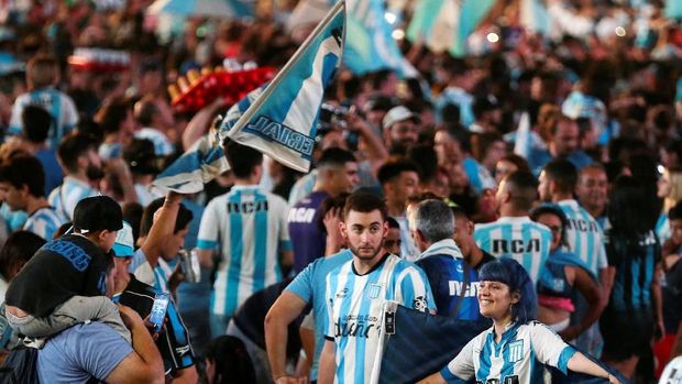 Rayakan Juara, Fan Klub Argentina Bawa Tengkorak Kakek