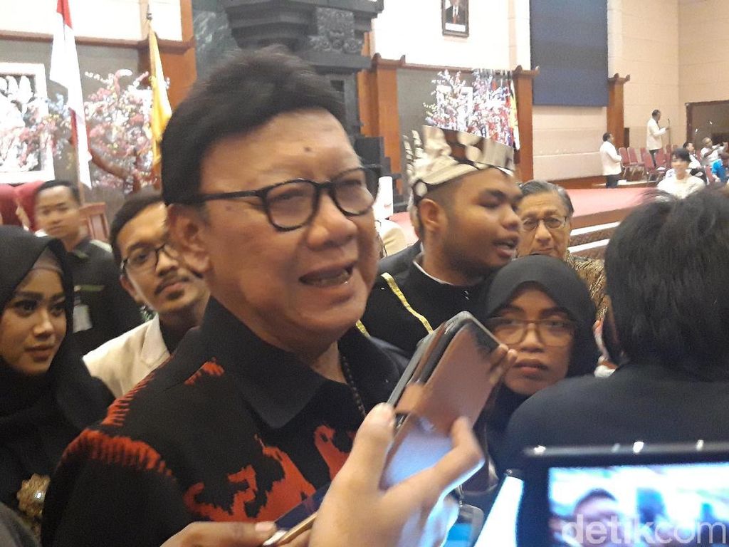 Tjahjo soal People Power Amien Rais: Jangan Ajak Rakyat Berbuat Menyimpang Tjahjo soal People Power Amien Rais: Jangan Ajak Rakyat Berbuat Menyimpang