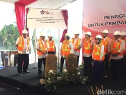 Sri Mulyani Serahkan Tanah Negara Buat Kantor OJK