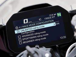 Wuih Pengendara BMW Bisa Buat Motornya Melaju Sendiri