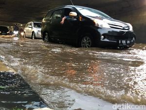 Imbas Hujan Deras, Cawang Tergenang Imbas Hujan Deras, Cawang Tergenang
