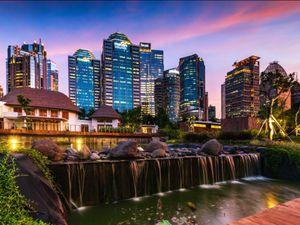 Roman Senja di Ibukota