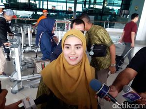 Sudah 5 Kali Umrah, Ayu Ting Ting Rindu Ibadah di Tanah Suci Sudah 5 Kali Umrah, Ayu Ting Ting Rindu Ibadah di Tanah Suci