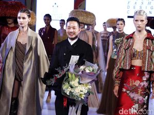 Eksklusif! Di Balik Koleksi Gaun Amish, Selebrasi 10 Tahun Hian Tjen Berkarya Eksklusif! Di Balik Koleksi Gaun Amish, Selebrasi 10 Tahun Hian Tjen Berkarya