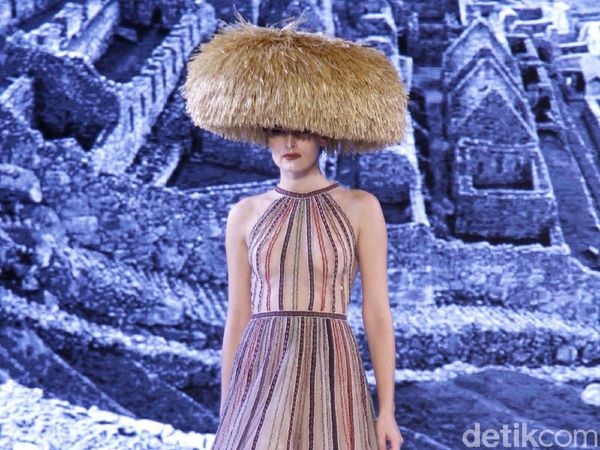 Indahnya 20 Gaun Karya Desainer Hian Tjen yang Terinspirasi Budaya Peru