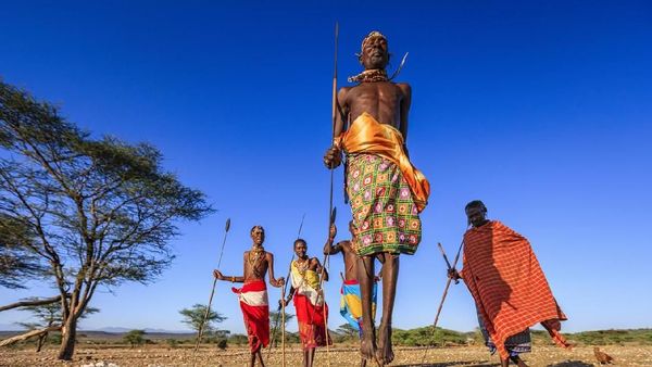 Foto: Suku Terkuat di Afrika, Berburu Singa