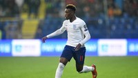 Winger muda Inggris, Callum Hudson-Odoi, juga kena serangan rasis saat menghadapi Montenegro. (Foto: Michael Regan/Getty Images)
