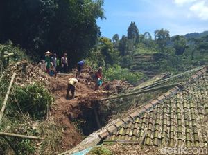Dua Rumah di Ciwidey Rusak Tertimpa Longsoran