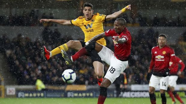Wolverhampton Menghantui Solskjaer dan MU