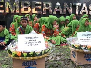 Massa Gelar Yasinan Desak KPK Tuntaskan Kasus Century dan BLBI Massa Gelar Yasinan Desak KPK Tuntaskan Kasus Century dan BLBI