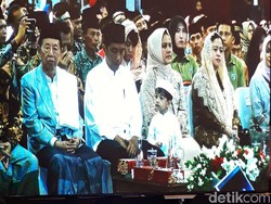 Ajak Cucu, Jokowi Hadiri Peringatan Isra Miraj di Sukoharjo