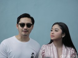 Angga Wijaya Bantah Ada Keretakan Rumah Tangga dengan Dewi Perssik