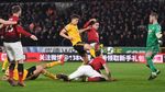 Smalling Bikin Gol Bunuh Diri, MU Diterkam Wolves