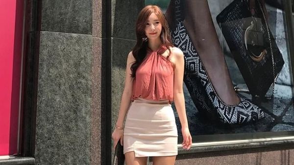 Foto: Kecantikan Penulis Webtoon yang Sangat Mirip Karakter Komiknya Sendiri