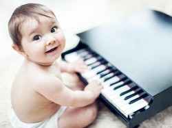 30 Nama Bayi Laki-laki Terinspirasi dari Komposer Terkenal