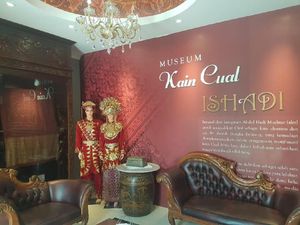 Berburu Cual, Kain Tenun Bangka yang Dibuat dari Sutera hingga Emas