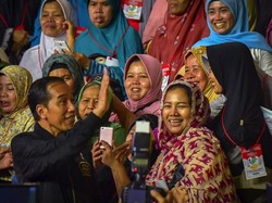 Viral Video Emak-emak Dukung Jokowi