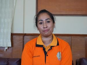 Cerita Ayu Poliandri di Balik Foto Bak Dokter Ukur Tensi Kakek-Nenek