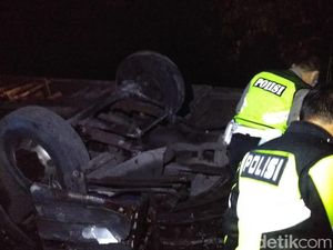 Bus Sugeng Rahayu Terjun ke Sungai Ngawi, 2 Penumpang Tewas Bus Sugeng Rahayu Terjun ke Sungai Ngawi, 2 Penumpang Tewas