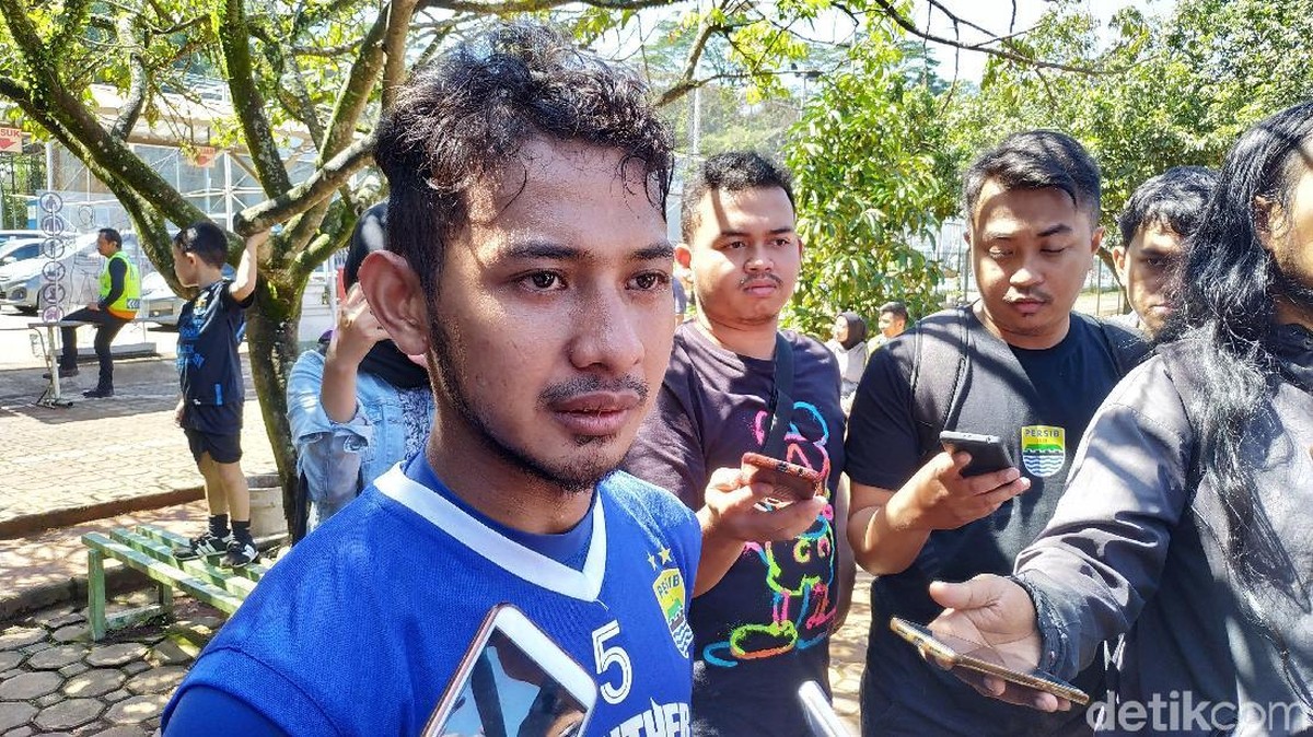 Gian Zola bergabung dengan Sekolah Polisi Negara (SPN) Polda Jabar. (Mukhlis Dinillah/detikSport)