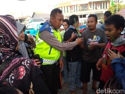 Sedekah Tanaman Bidara, Cara Polisi di Lamongan Dekati Masyarakat