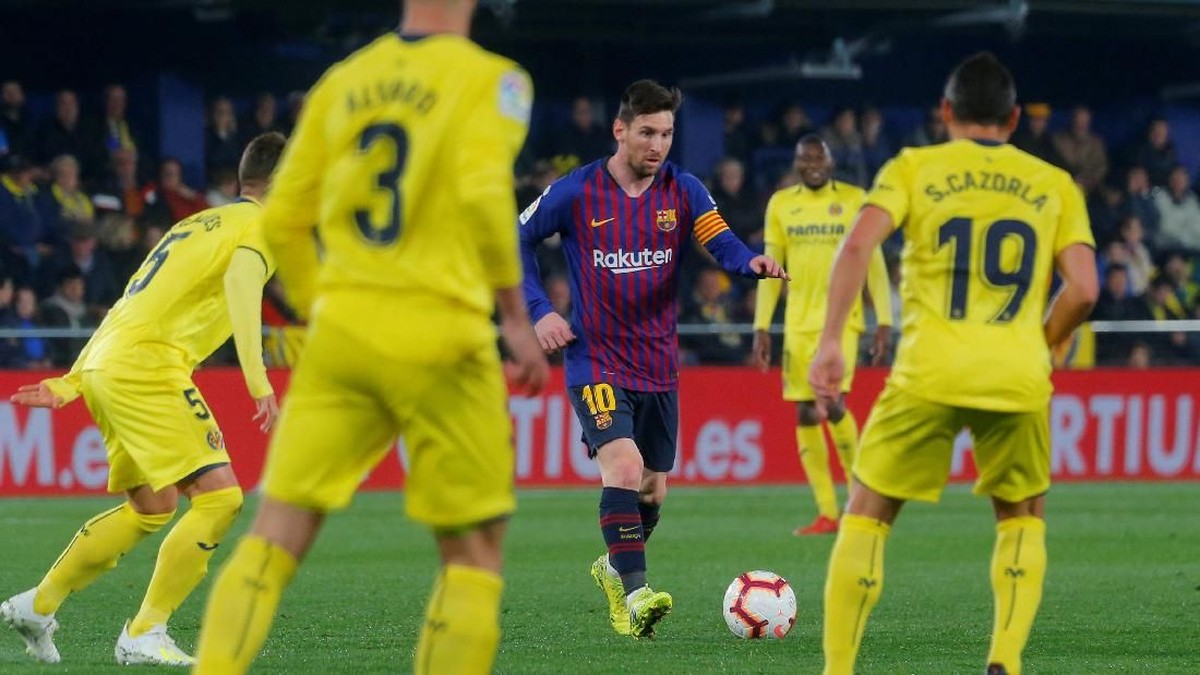 Lionel Messi mencetak satu gol tendangan bebas saat Barcelona ditahan Villarreal di pekan ke-30 LaLiga. (Foto: Heino Kalis/Reuters)
